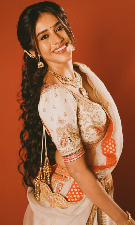 Nabha Natesh Stuns in Divine Parvathi Look from Nagabandham