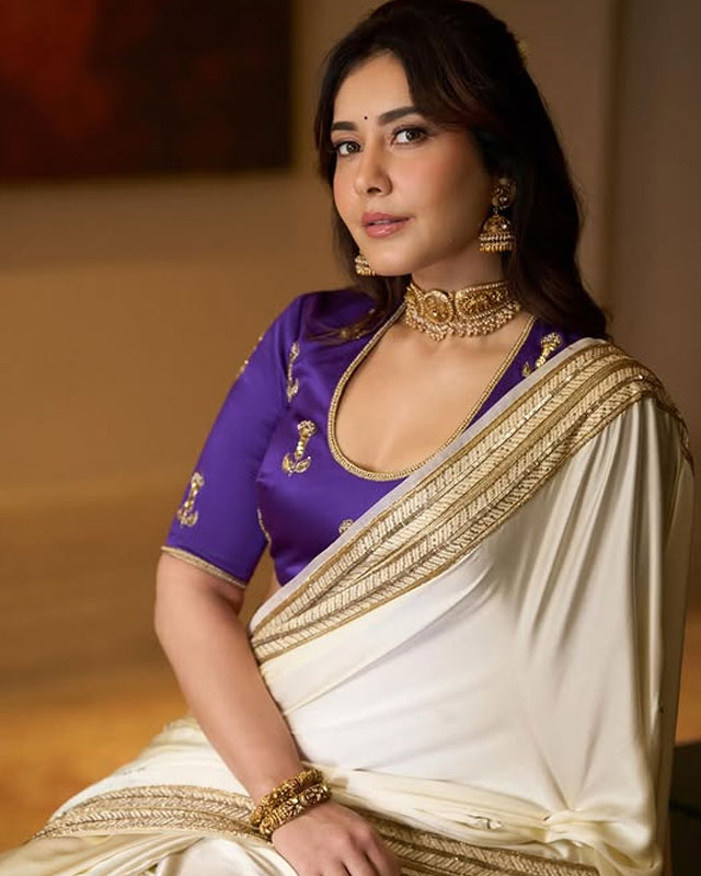 Raashii Khanna: Heart’s Full in Stunning Saree Look