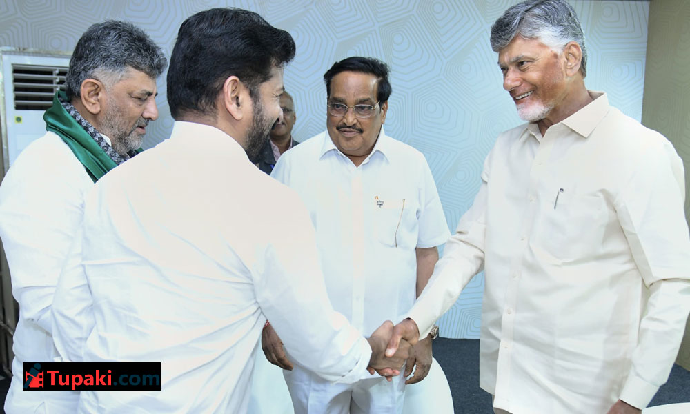 రాజకీయాలకు అతీతం.. హోస్పేటలో అరుదైన దృశ్యం!