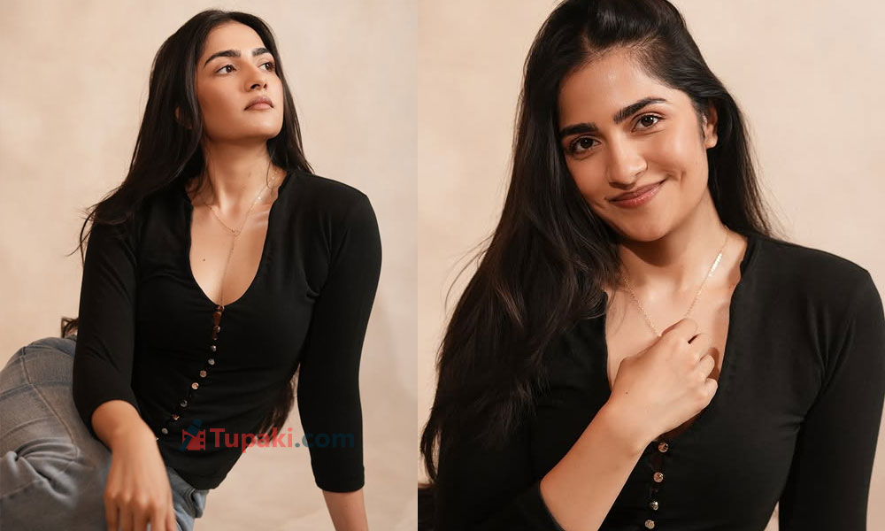 బ్లాక్ అవుట్‌ఫిట్‌లో ‘సప్త సాగరాలు’ బ్యూటీ.. రుక్మిణి వసంత్ గ్లామర్ హాట్ టాపిక్!