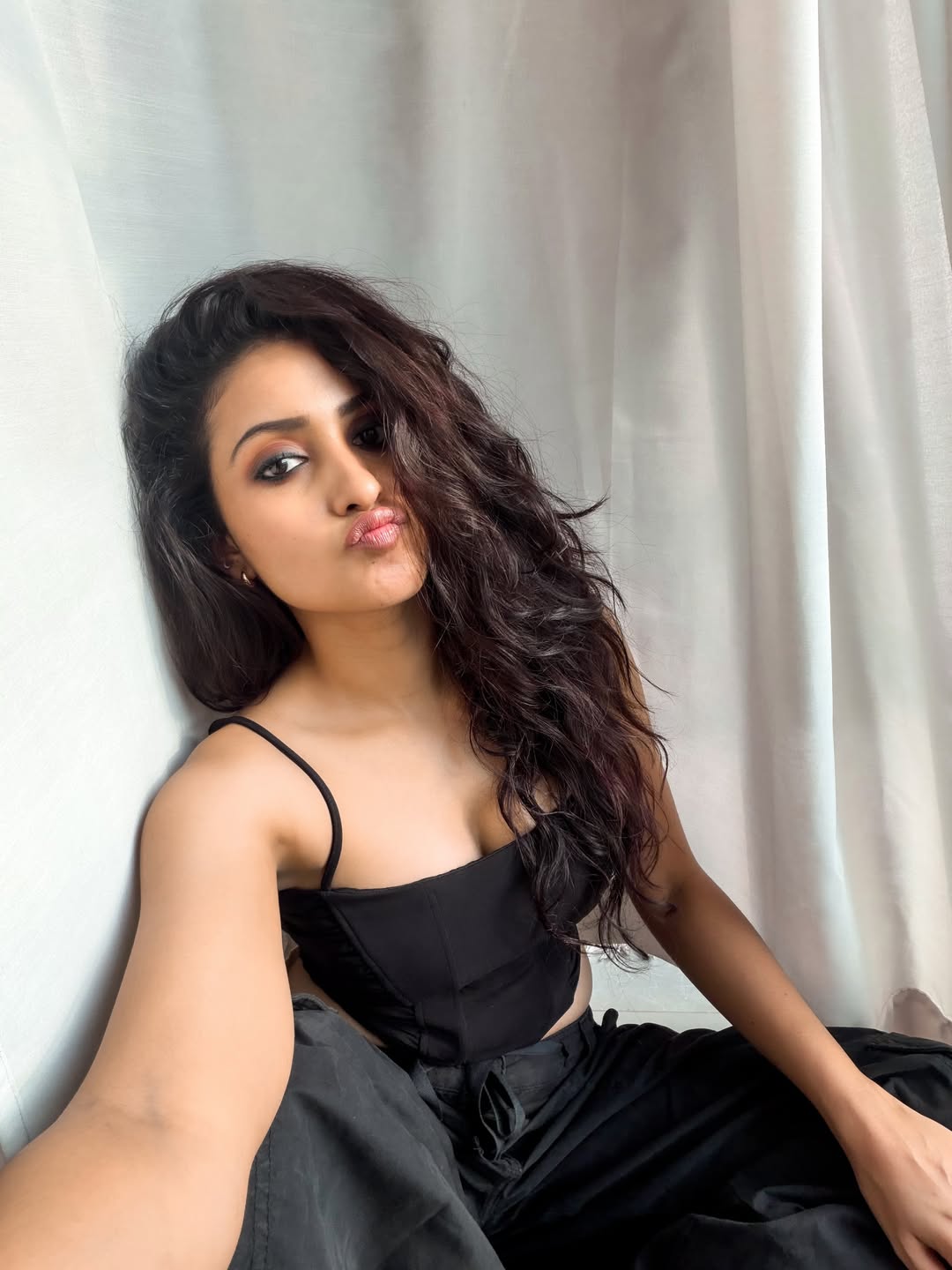 Deepika Pilli Flaunts Natural Waves and Smoky Glam Look