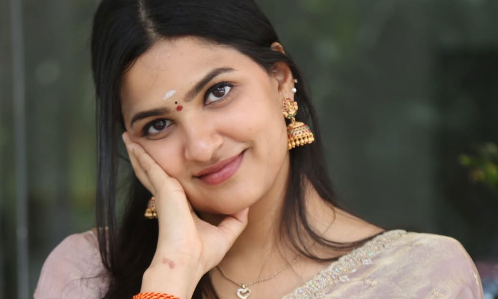 అన్న తీట చూసి చెల్లికి బుర్రపాడు!