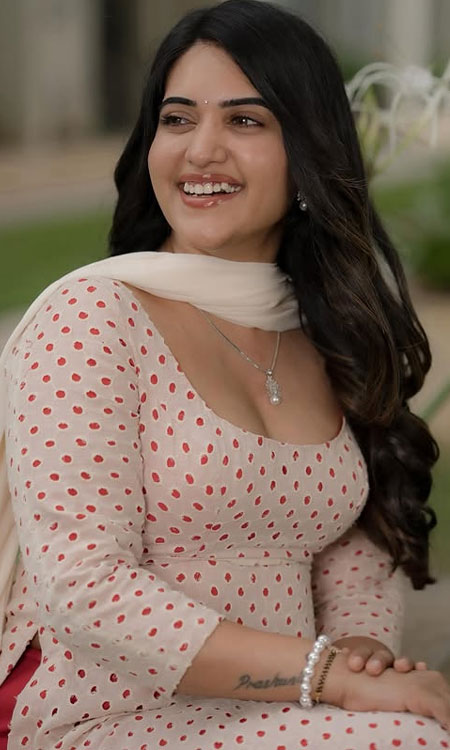 Sravanthi Chokarapus Viral Cream Outfit Look