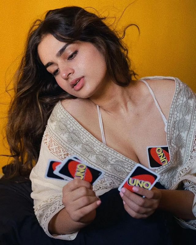 Ayesha Khans Playful Look Goes Viral