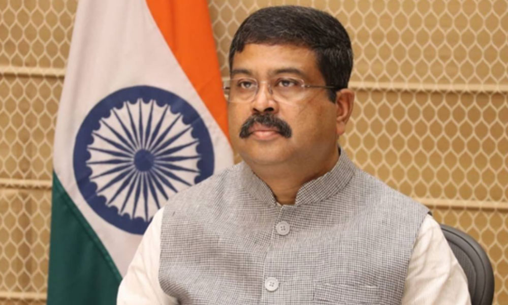 ధర్మేంద్ర ప్రధాన్ పదవి పదిలమే.. ప్రధాని మోదీ ప్రశంసలతో సేఫ్ జోన్ లో కేంద్ర మంత్రి!
