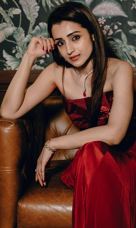 Trisha Krishnan Stuns in a Dazzling Red Sequin Gown, Redefining Timeless Glamour