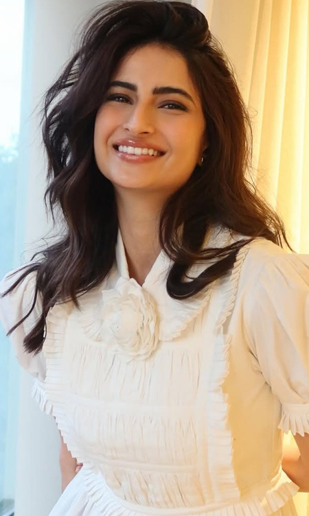 Palak Tiwari Captures Soft Glamour in a White Ruffled Outfit