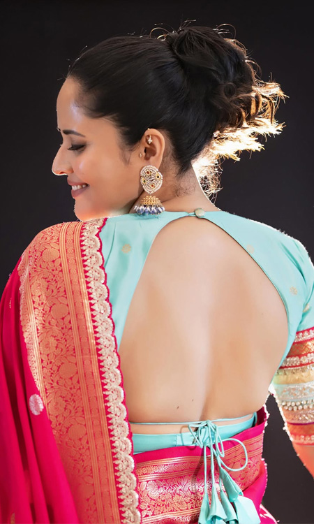 Anasuya Bharadwajs Majestic Saree Look Captures Attention