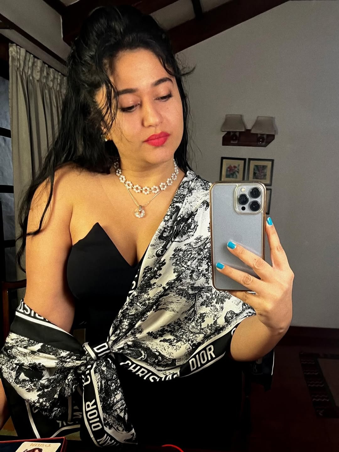 Poonam Bajwa Stuns in Chic Black & White Mirror Selfie Look