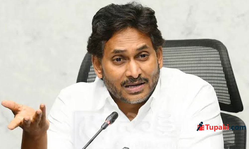 సినిమాల్లో హీరో.. రాజకీయాల్లో సైడ్ క్యారెక్టర్ - పవన్ పై జగన్ వ్యంగ్యాస్త్రాలు!