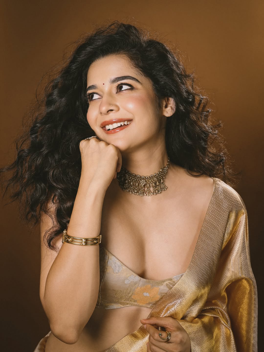 Mithila Palkar Glows in a Golden Saree with Timeless Elegance