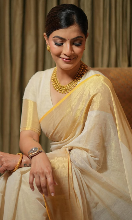 Varalaxmi Sarathkumar Radiates Grace in Classic Cream-Gold Saree Look