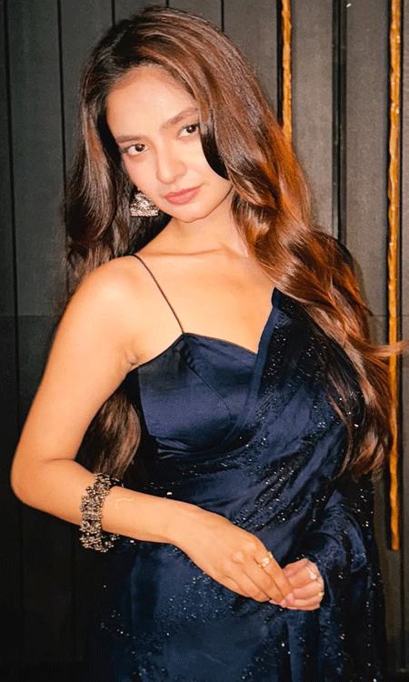 Anushka Sen Stuns in Elegant Navy Blue Saree with Timeless Grace