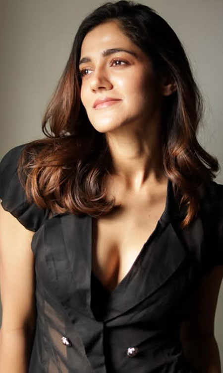 Simran Choudhary The Elegant Star Carving Her Own Path