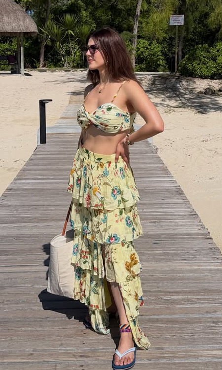 Mehreen Pirzadas Tropical Vacation Look