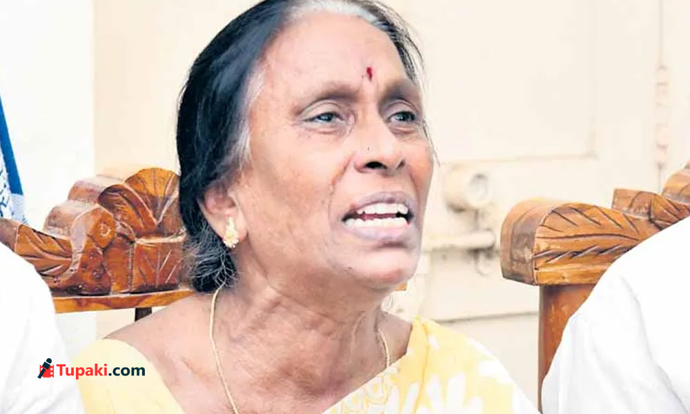 పాదాల‌పై మేకులు కొట్టారు: సాయికృష్ణ త‌ల్లి సంచ‌ల‌న వ్యాఖ్య‌లు