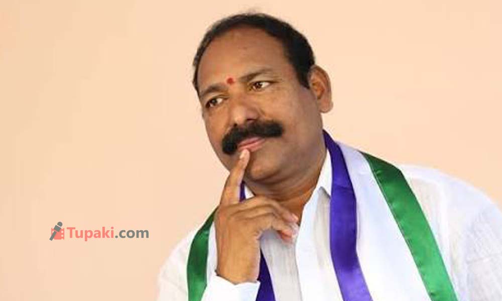 మనసు అక్కడ...వైసీపీ ఇంచార్జి ఇక్కడ !