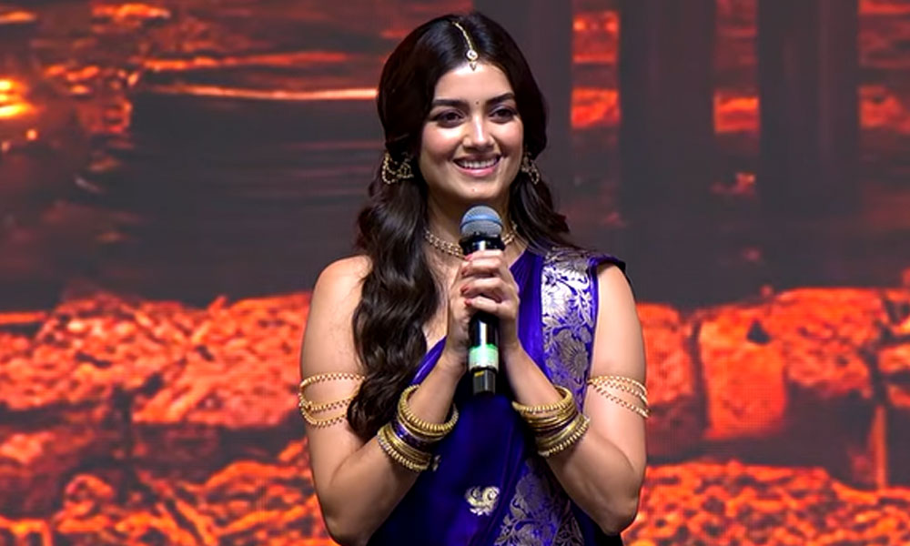 `లెనిన్` బ్యూటీ భాగ్యశ్రీ బోర్సే క్యూట్ స్పీచ్‌కి తిరుప‌తి షేక్