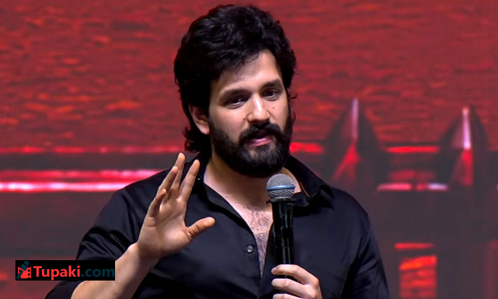 అఖిల్ మైండ్ లో పెద్ద పెద్దోళ్లే ఉన్నారండోయ్!