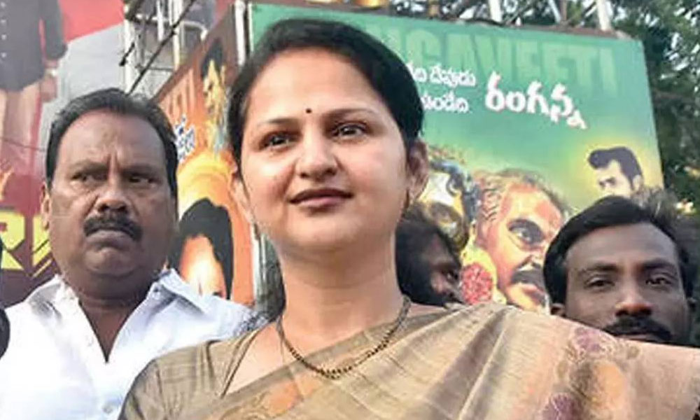 జనసేనలోకి వంగవీటి కుమార్తె..?! త్వరలో పవన్ తో భేటీ