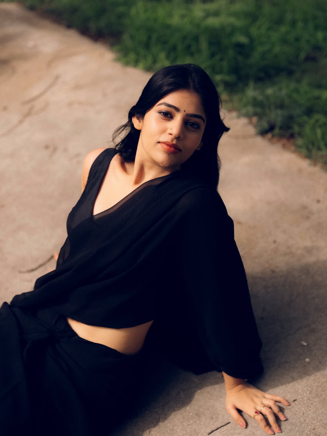Bandhavi Sridhar Stuns in a Dreamy Black Saree Look