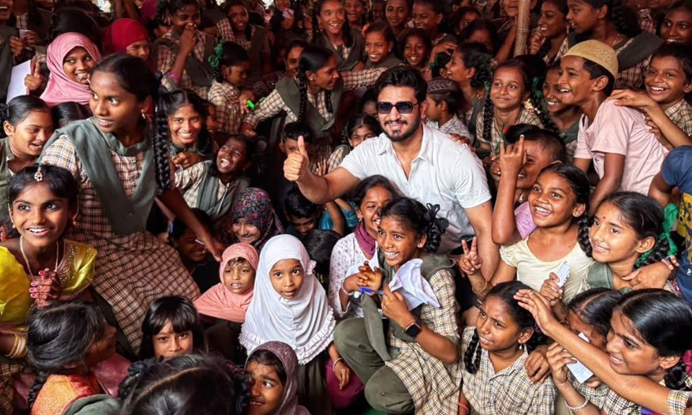 Nikhil Gifts 1000 Kits to Government School Students