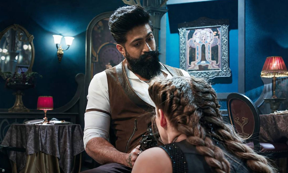 హింసను ఆమోదించే సమాజం.. శృంగారాన్ని ఎందుకు వ్యతిరేకిస్తోంది?