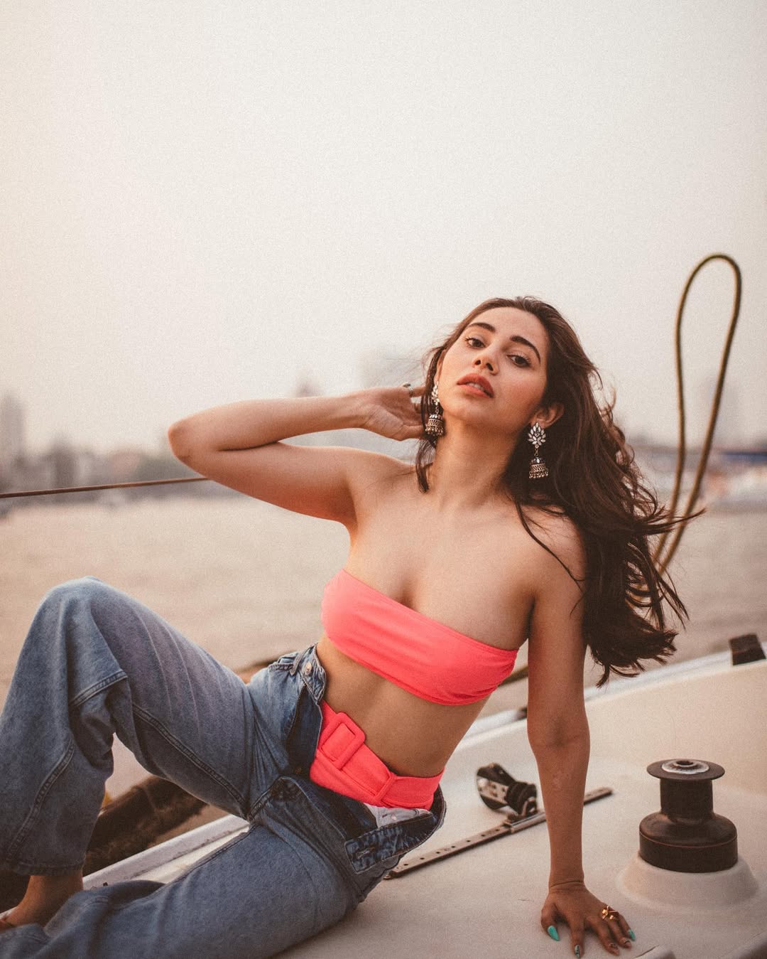 Zahrah S Khan Stuns in Waterfront Glam Look with Effortless Style