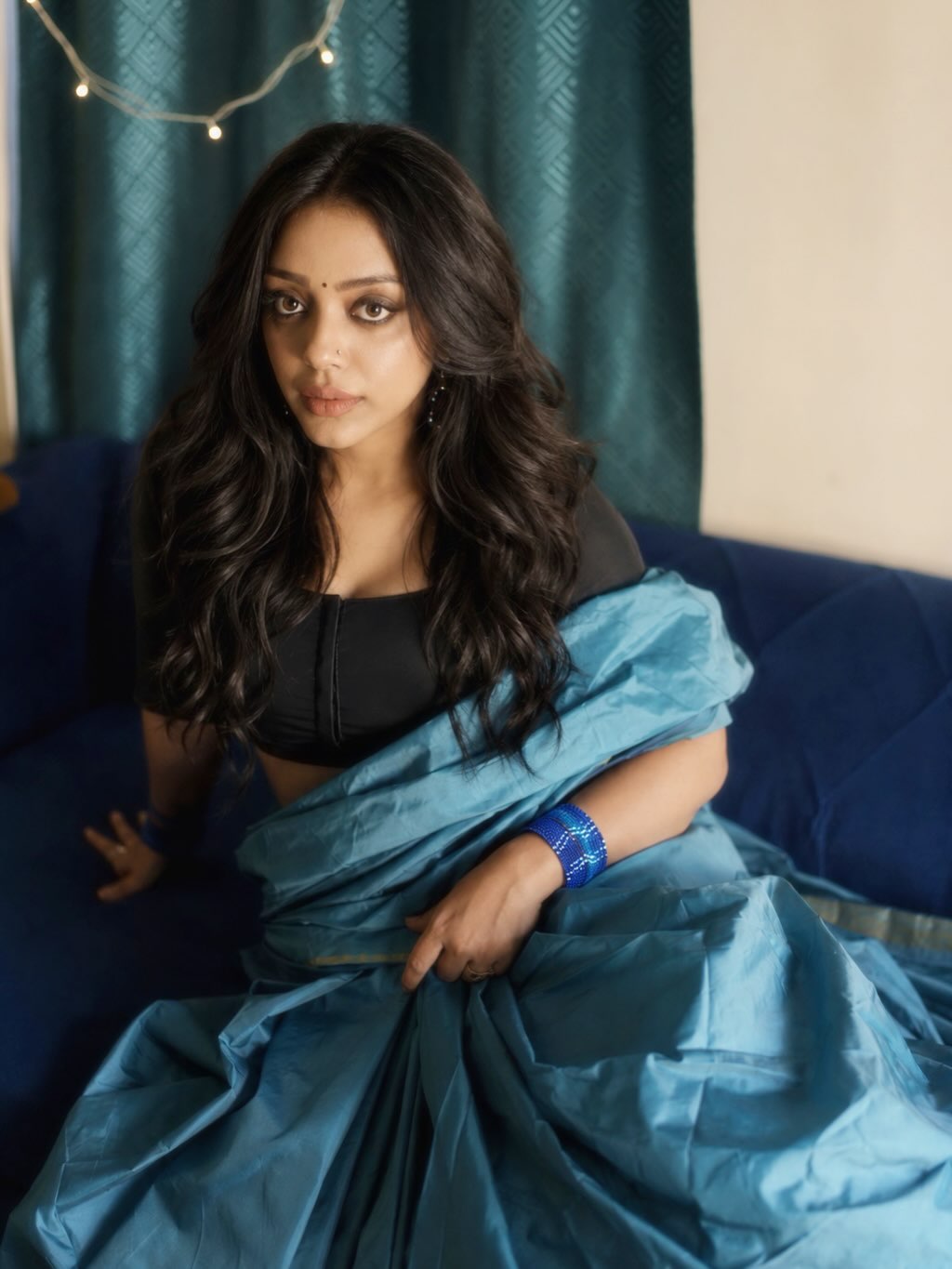 Deviyani Sharma’s Intense Eyes and Graceful Style Leave Fans Mesmerized