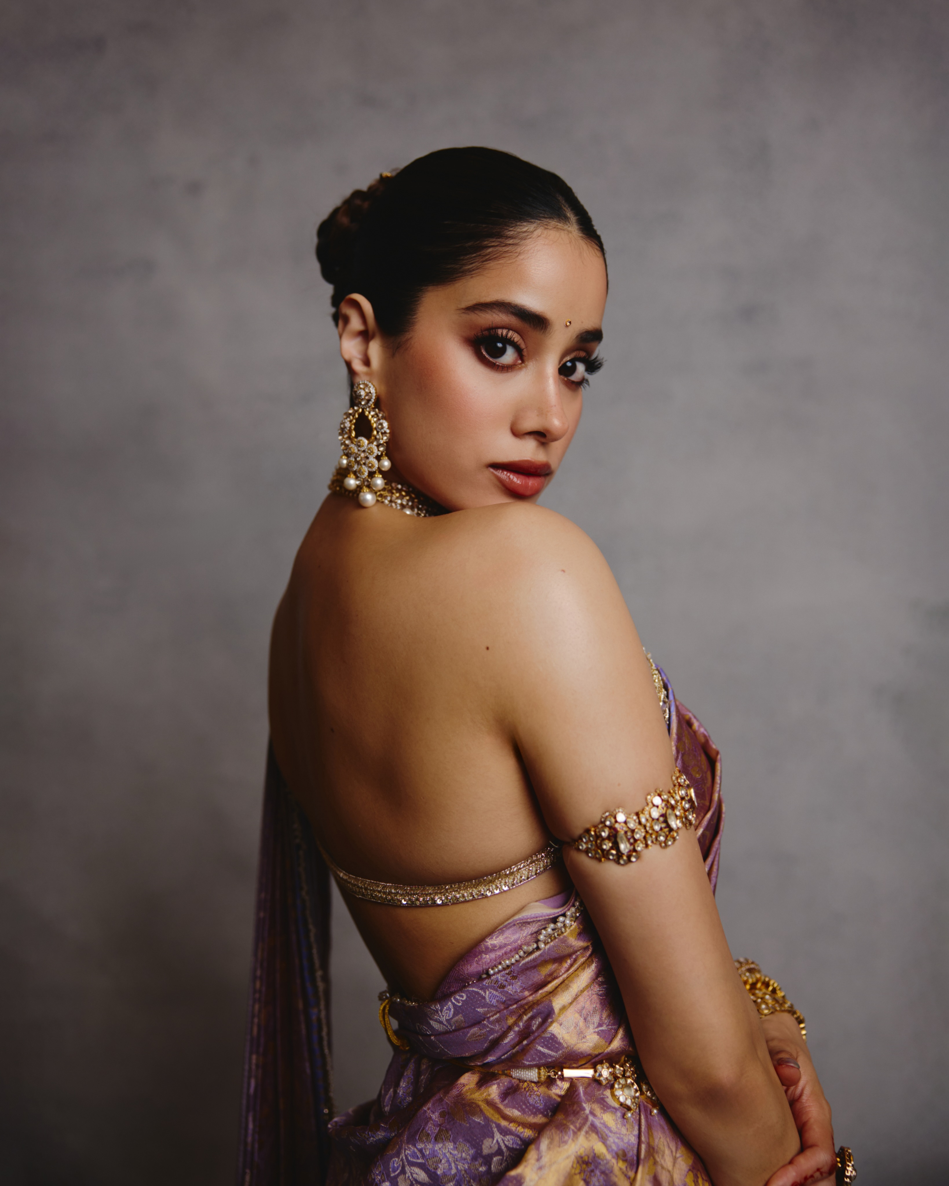 Janhvi Kapoor Defines Classic Ethnic Glamour