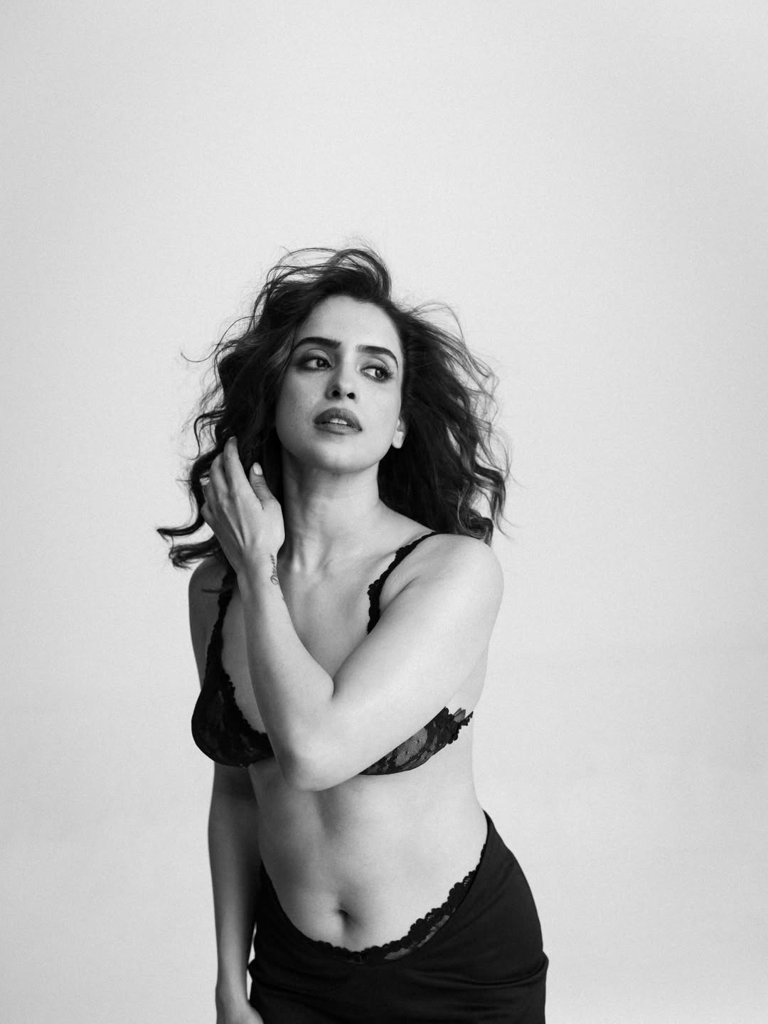 Sanya Malhotras Bold Black Look Redefines Modern Bollywood Glamour