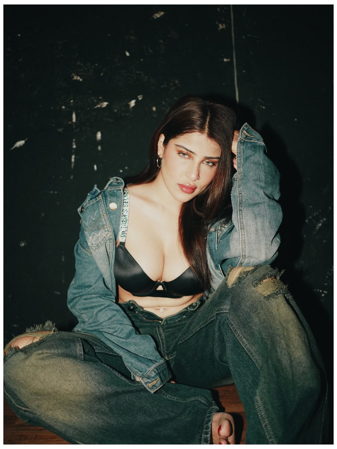 Edin Rose Raises The Style Game With Bold Fashion And Stunning Studio Look