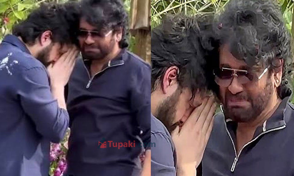 తాత విగ్రహం ముందు తండ్రి కాళ్లపై పడి అఖిల్ కన్నీళ్లు.. అసలేం జరిగిందంటే?