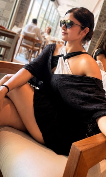 Pragya Nayan Showcases Her Stylish Cafe Glamour