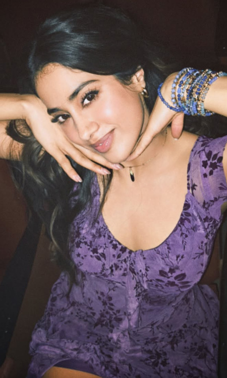 Janhvi Kapoor Captures Hearts With Her Soft And Stunning Look
