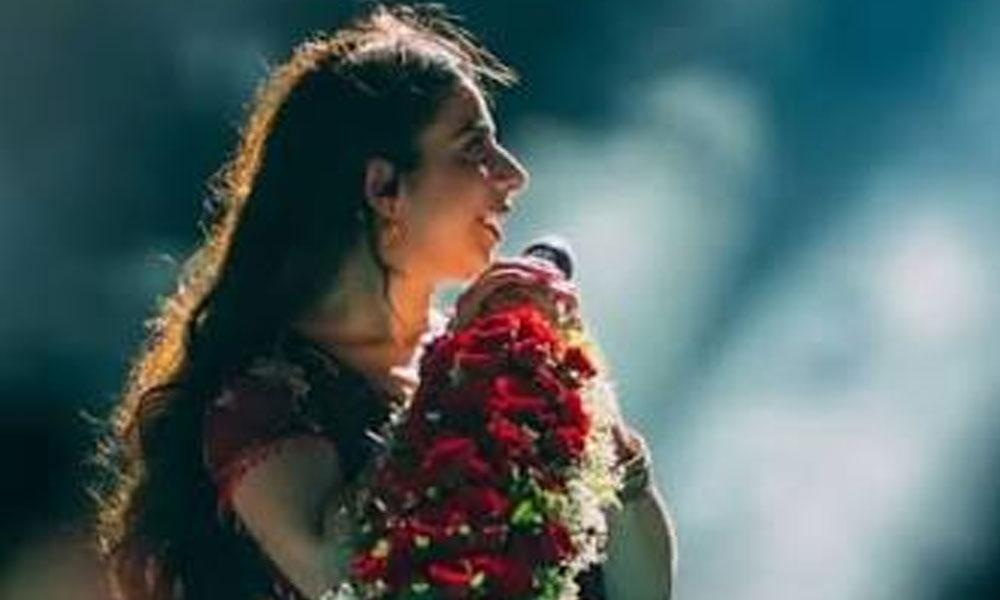 హ‌బ్బీని ప‌రిచ‌యం చేసి షాకిచ్చిన ఫేమ‌స్ సింగ‌ర్