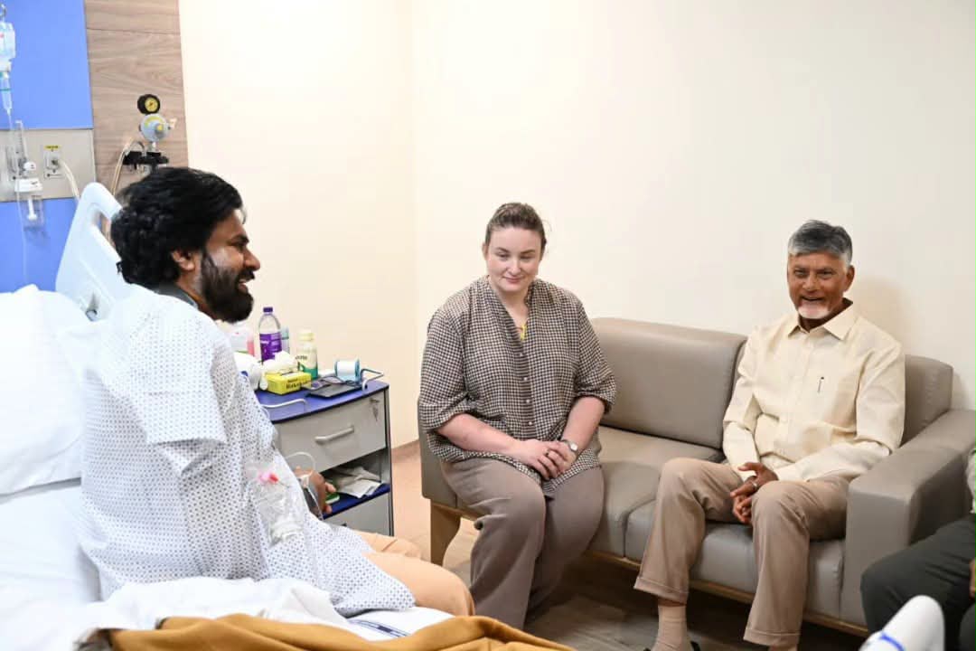 Chandrababu Naidu Visits Pawan Kalyan in Mumbai After Shoulder Surgery