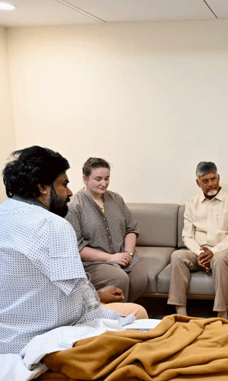 Chandrababu Naidu Visits Pawan Kalyan in Mumbai After Shoulder Surgery