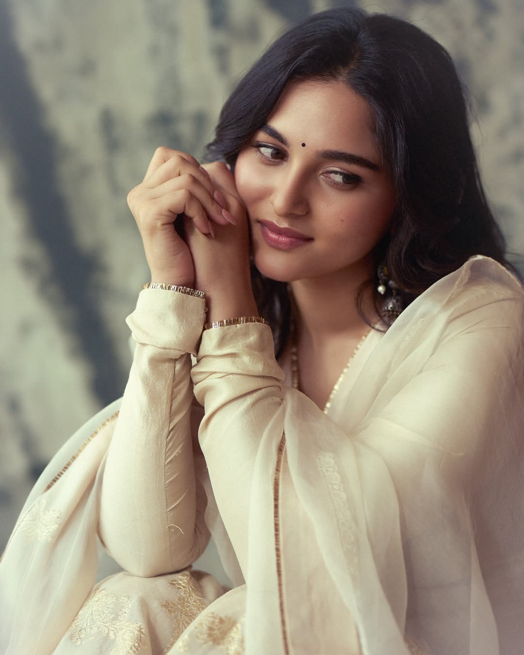 Kayadu Lohar Radiates Grace in Elegant Traditional Look for Idhayam Murali