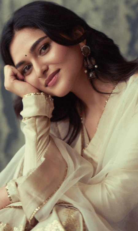 Kayadu Lohar Radiates Grace in Elegant Traditional Look for Idhayam Murali