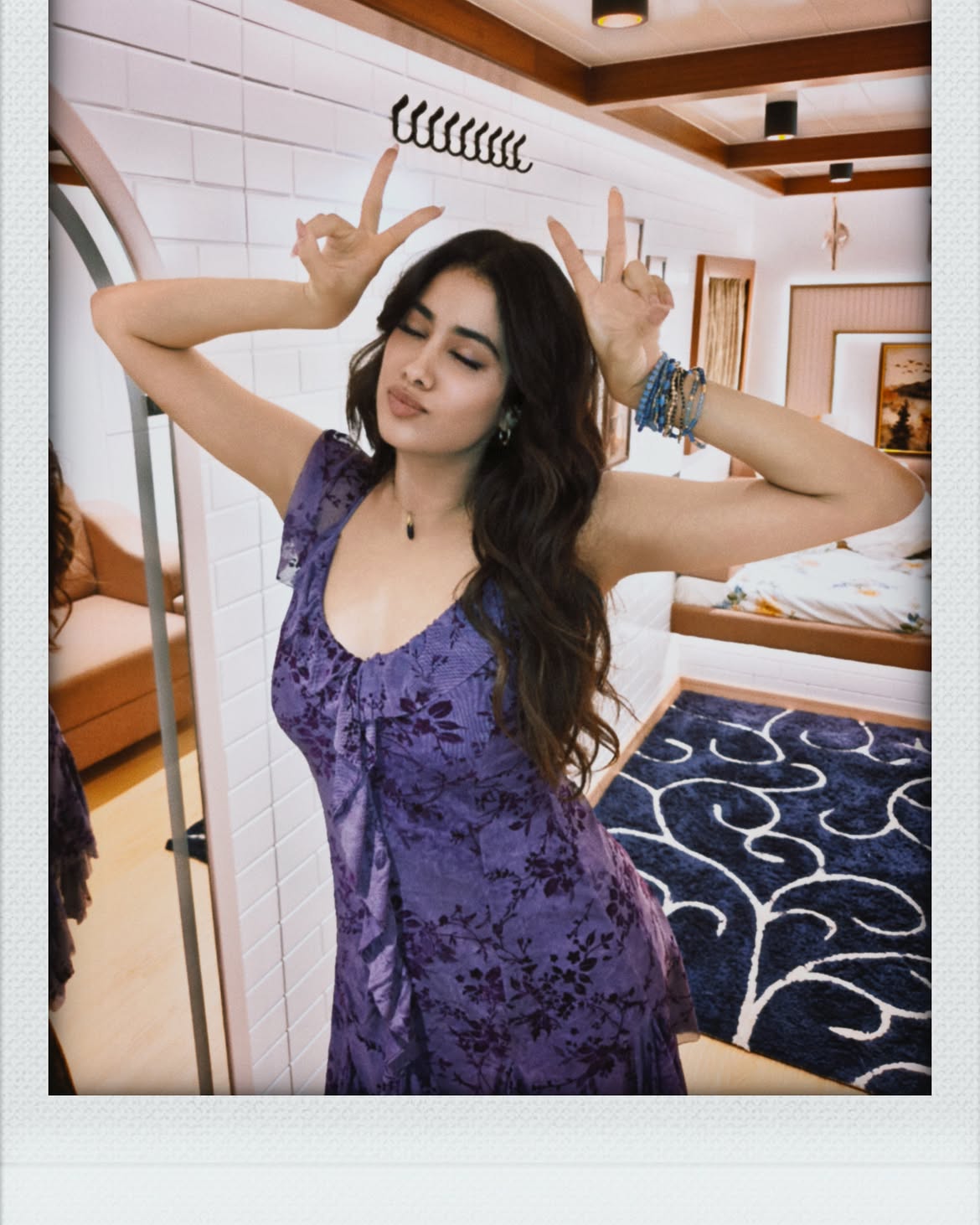 Janhvi Kapoor Mesmerizes in a Sculpted Metallic Ensemble Janhvi Kapoor Mesmerizes in a Sculpted Metallic Ensemble