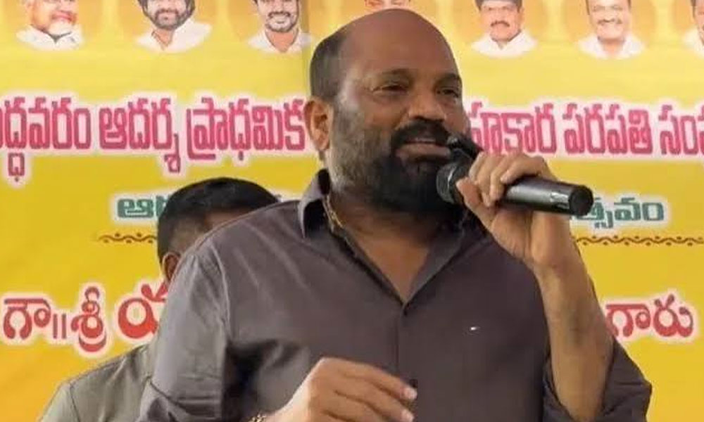 ప్రభుత్వం మీద అసంతృప్తి...యార్లగడ్డ సంచలన వ్యాఖ్యలు