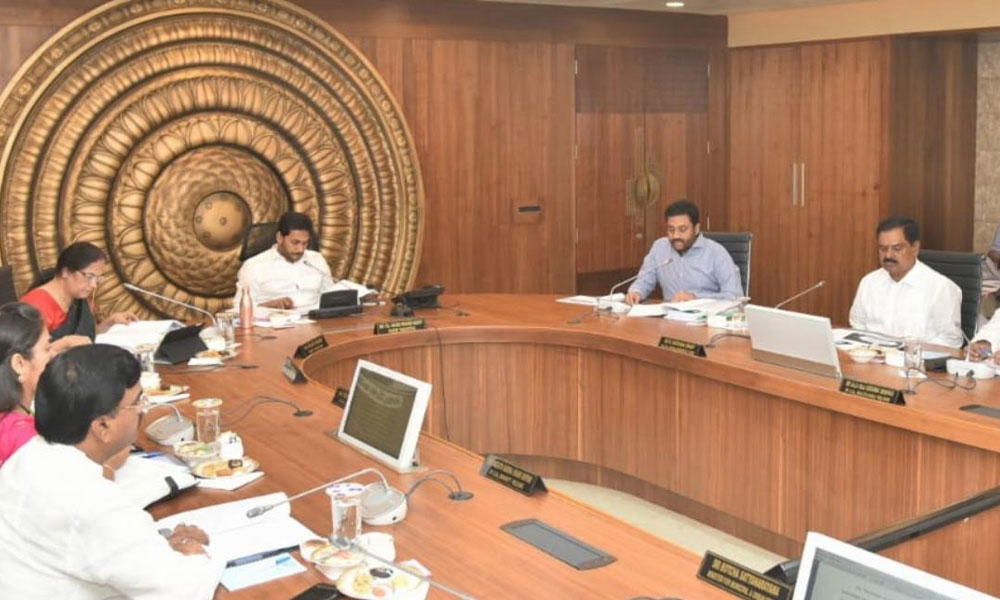 వైసీపీ కిచెన్ క్యాబినెట్...మాజీ మంత్రులు రెడీనా ?