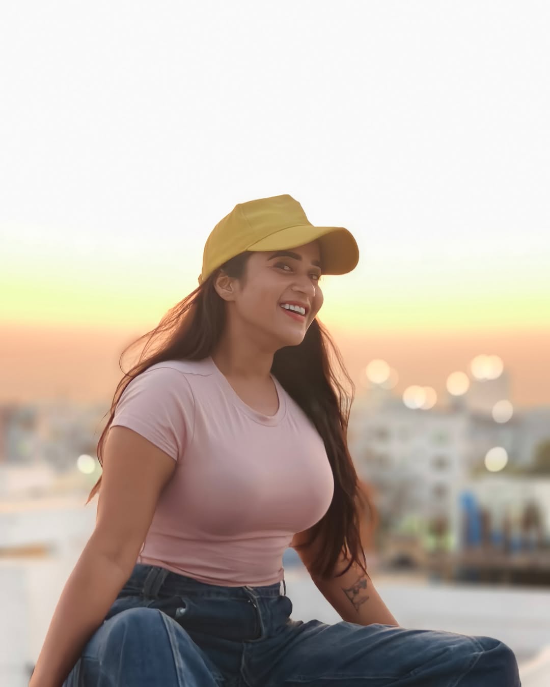 Deepthi Sunaina’s Radiant Sunset Smile in Casual Pink Top Look