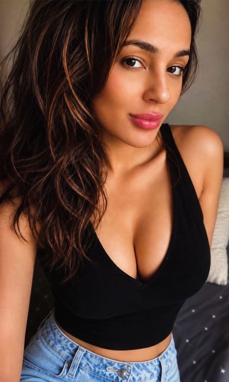 Seerat Kapoor Raises Temperature In Black