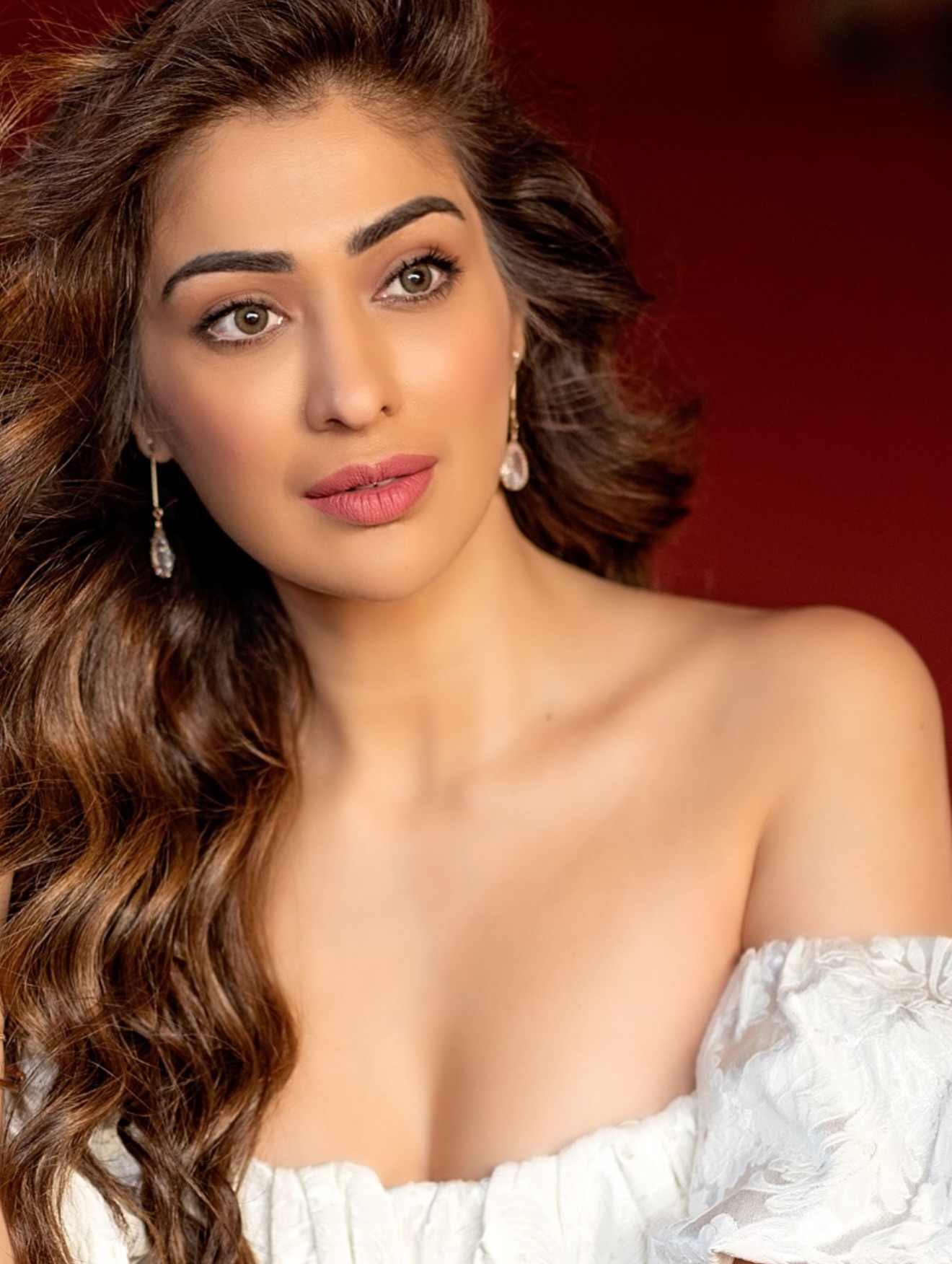 Raai Laxmi Stuns in Elegant Off-Shoulder White Look Raai Laxmi Stuns in Elegant Off-Shoulder White Look