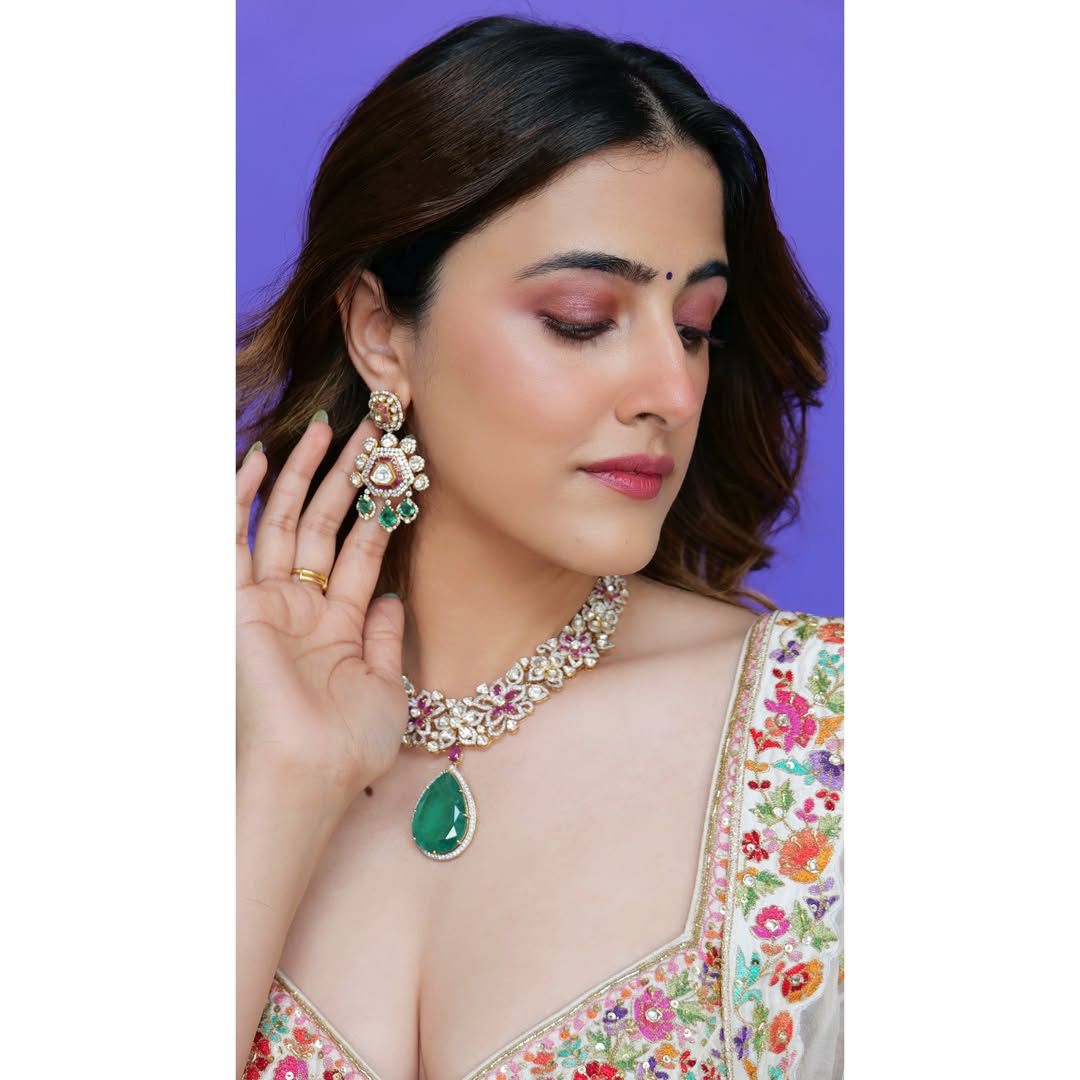 Nupur Sanon’s Traditional Glamour Steals the Spotlight in Latest Pics