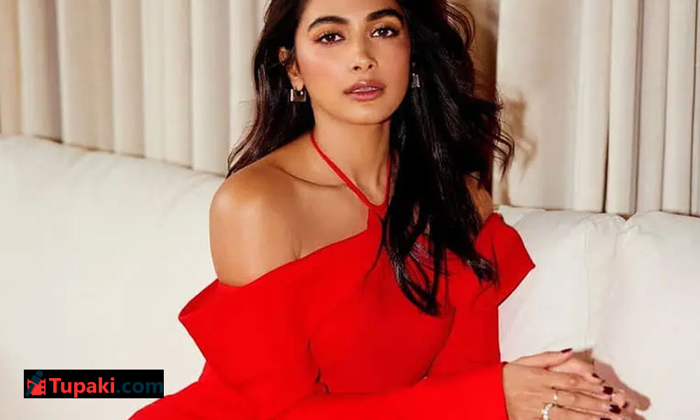 Pooja Trying Best To Fall In ‘Dhurandhar’ Eyes