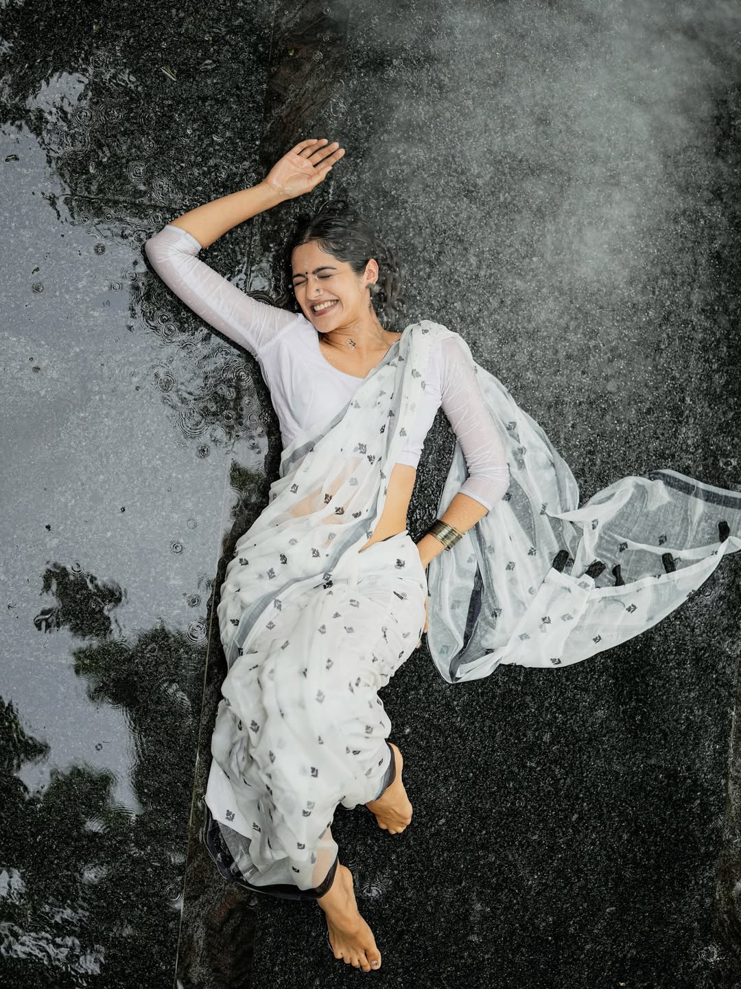 Simran Choudhary Looks Ethereal in Beautiful Monsoon Saree
