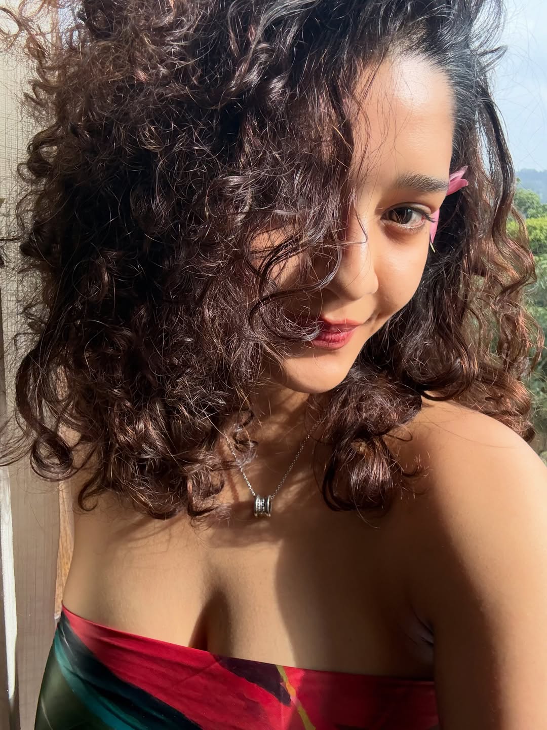 Ritika Singh Stuns Fans With Natural Beauty And Stylish Mirror Selfie